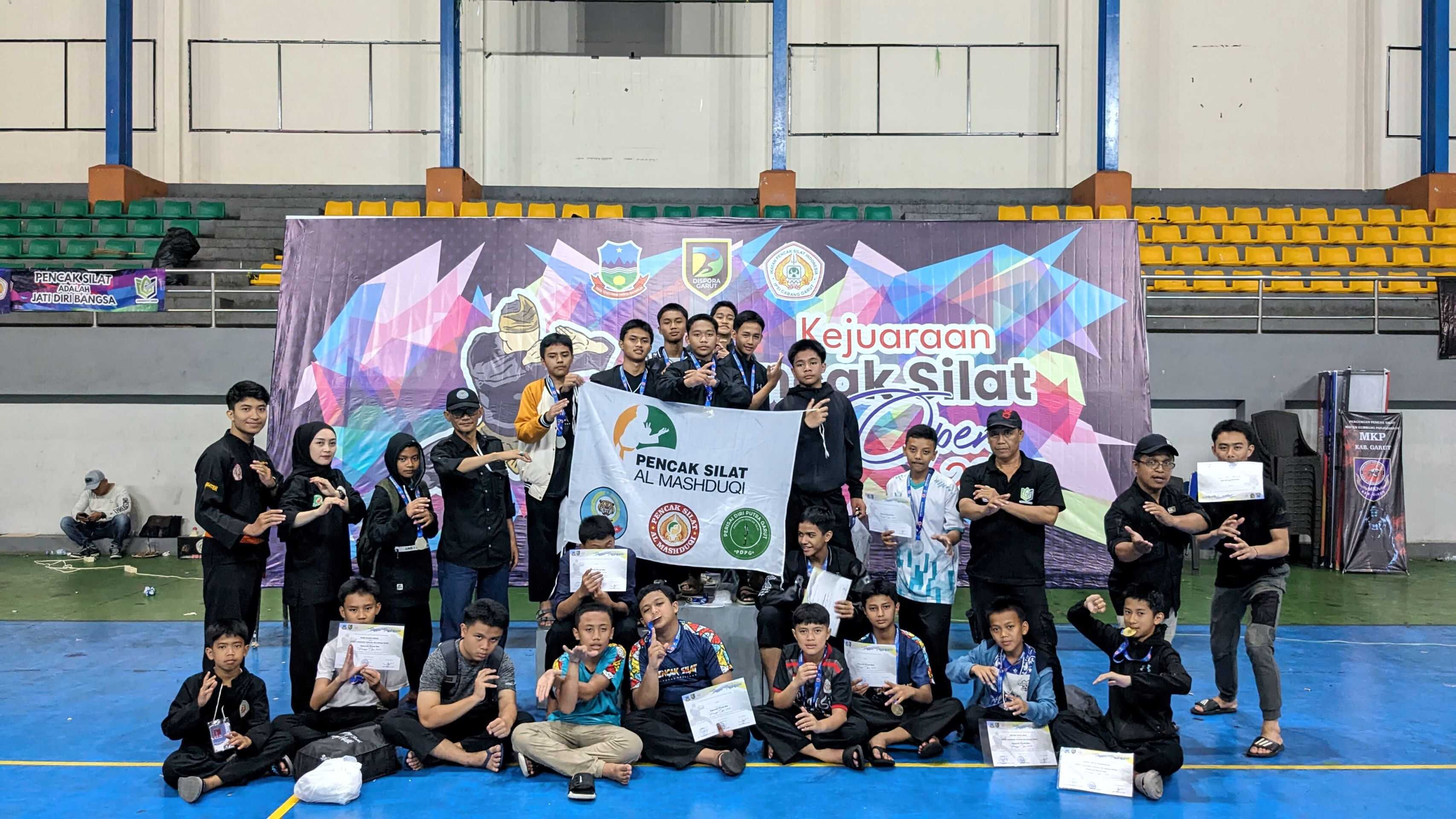 Tim Pencak Silat Al Mashduqi Garut Sabet 53 Medali di Kejuaraan Priangan Open 2024